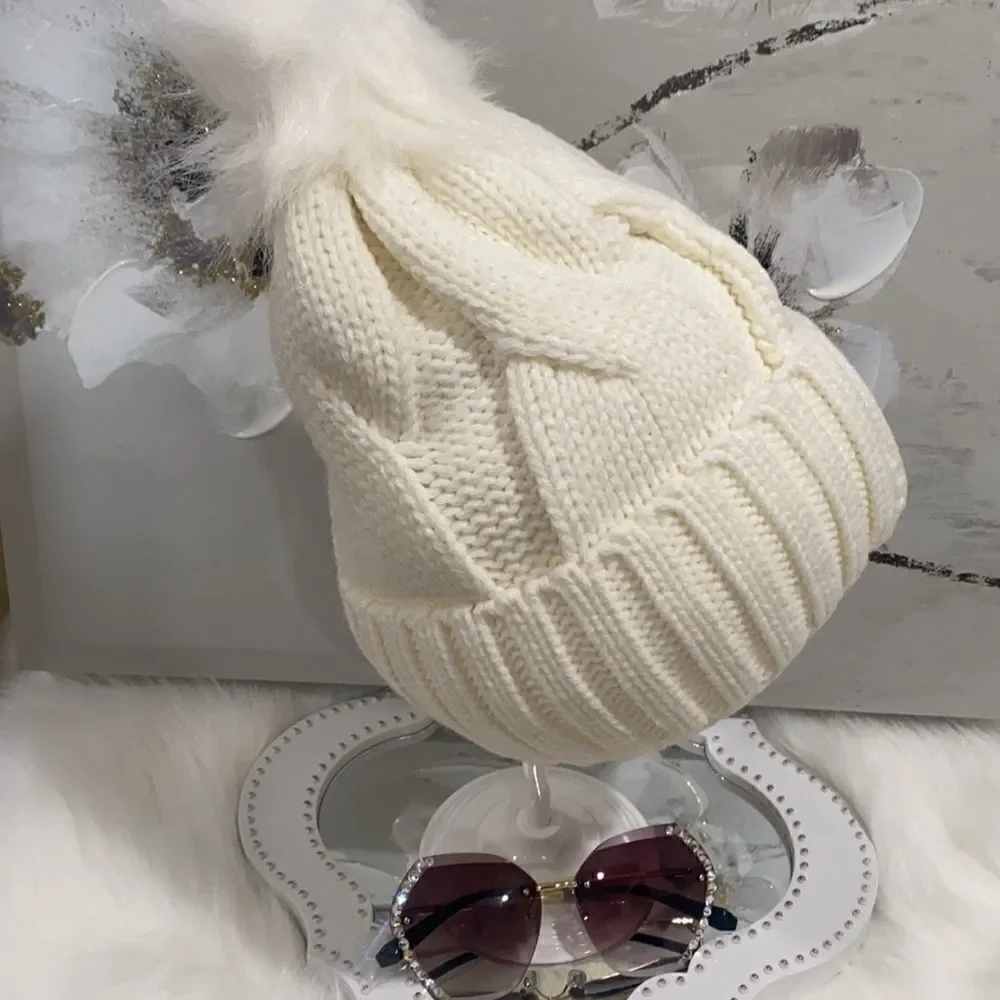𝅺WOMEN’S Beanie